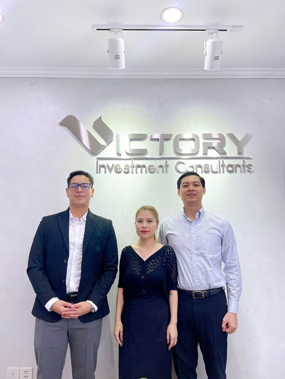 Arlington Santiago with Victory Investment Consultants' leadership team in Ho Chi Minh City